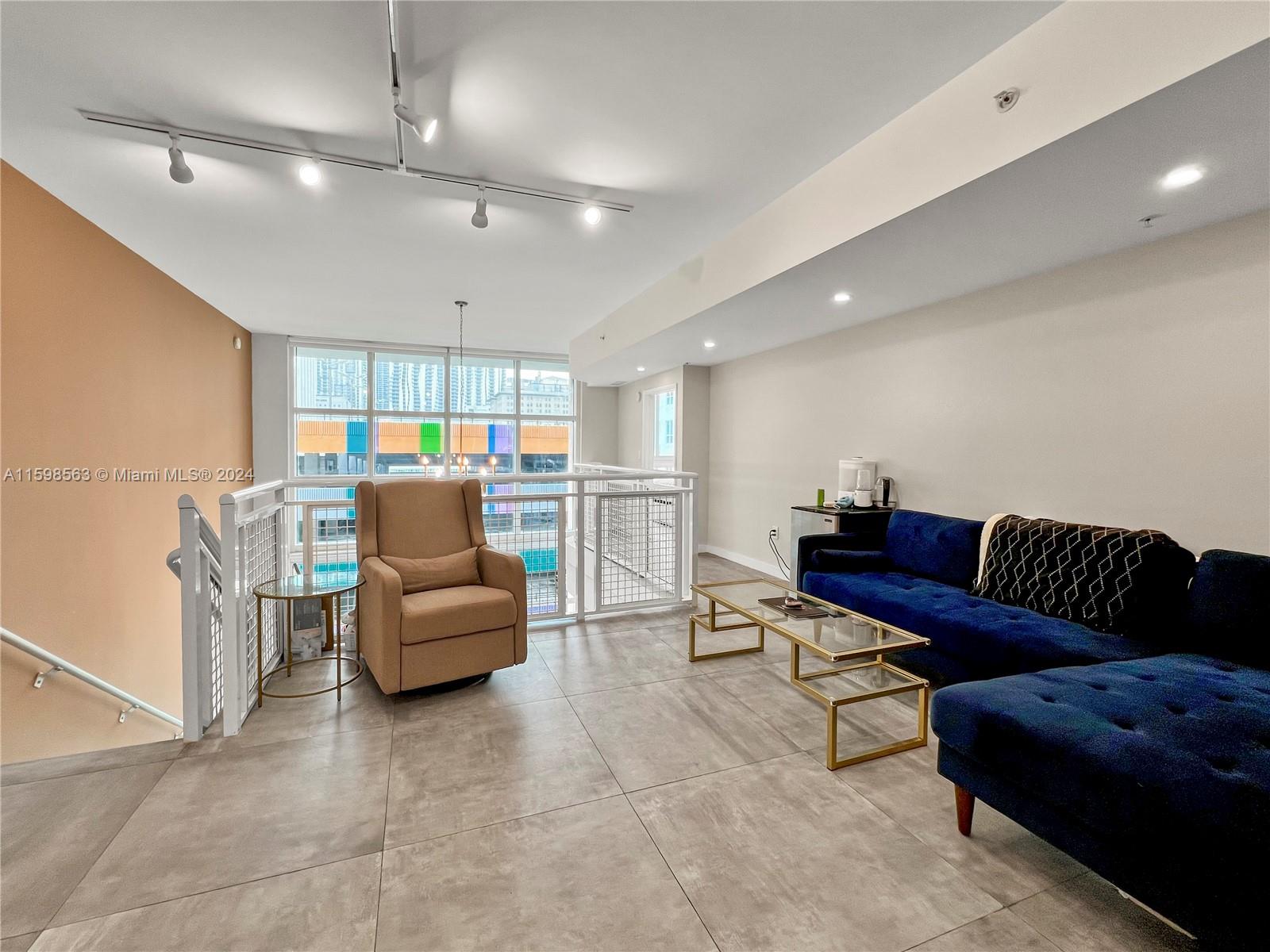 253 NE 2nd St # 411