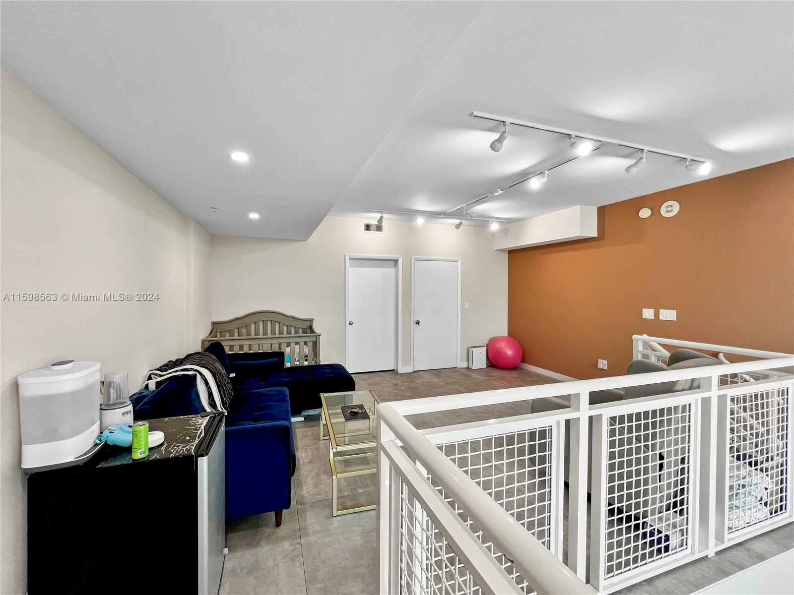 253 NE 2nd St # 411