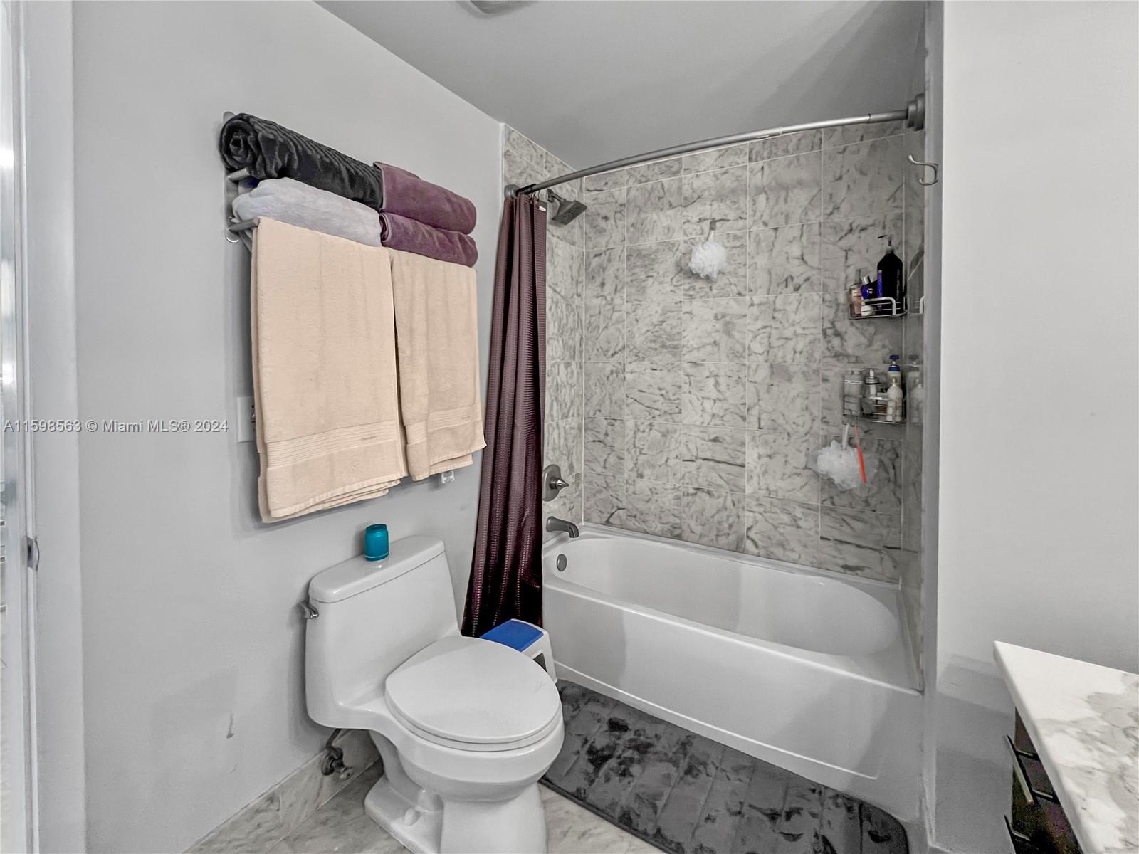 253 NE 2nd St # 411