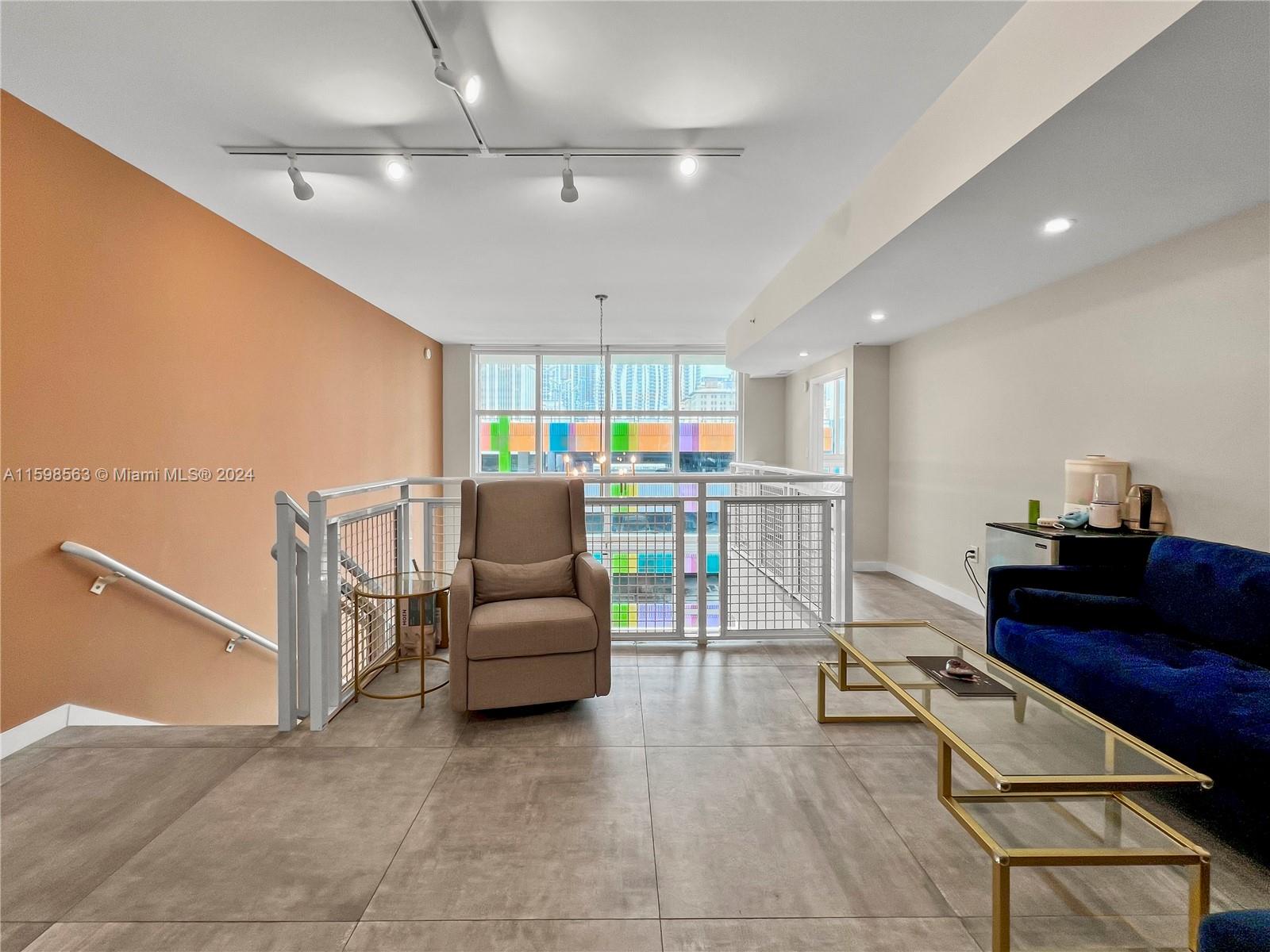 253 NE 2nd St # 411