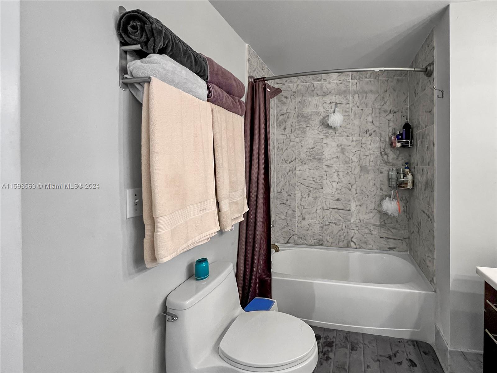 253 NE 2nd St # 411