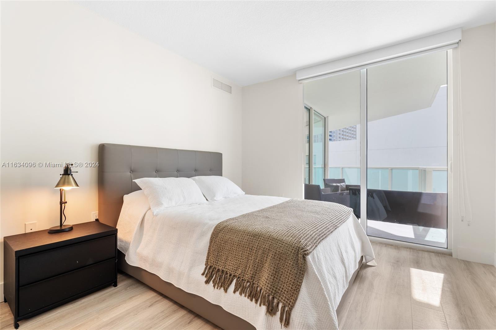150 Sunny Isles Blvd Unit: 1601 (3 months min)