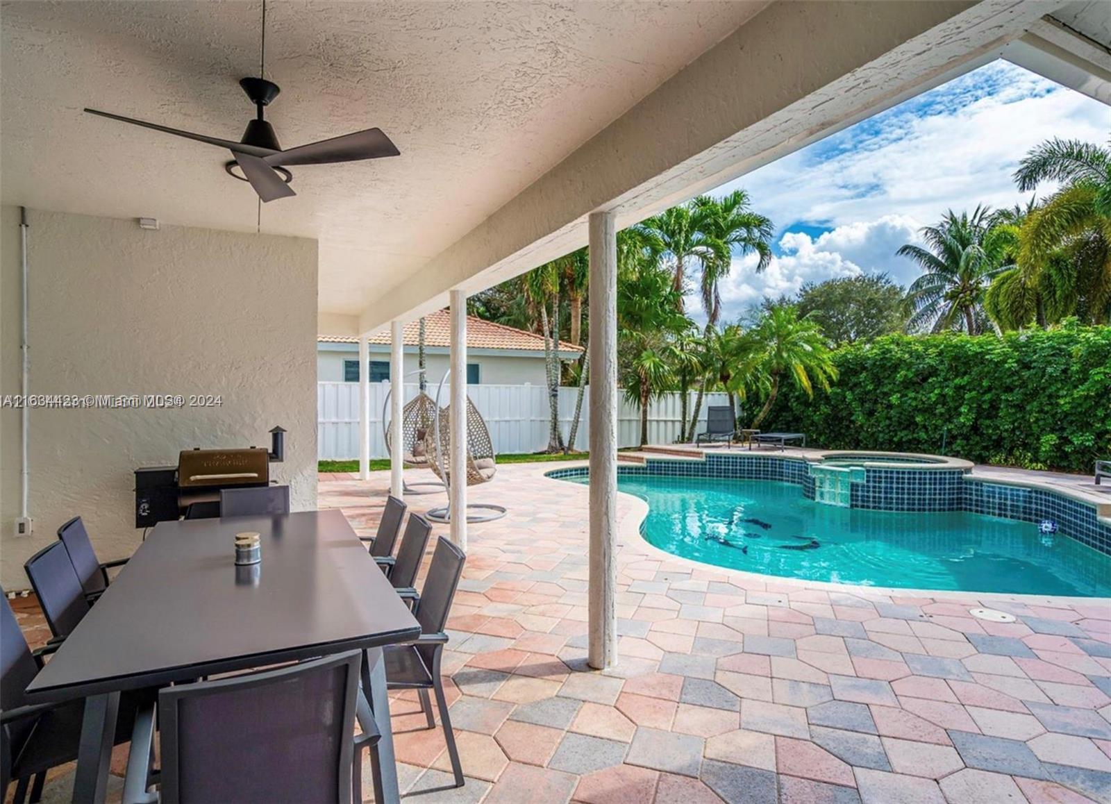 13264 Lakeside Ter
