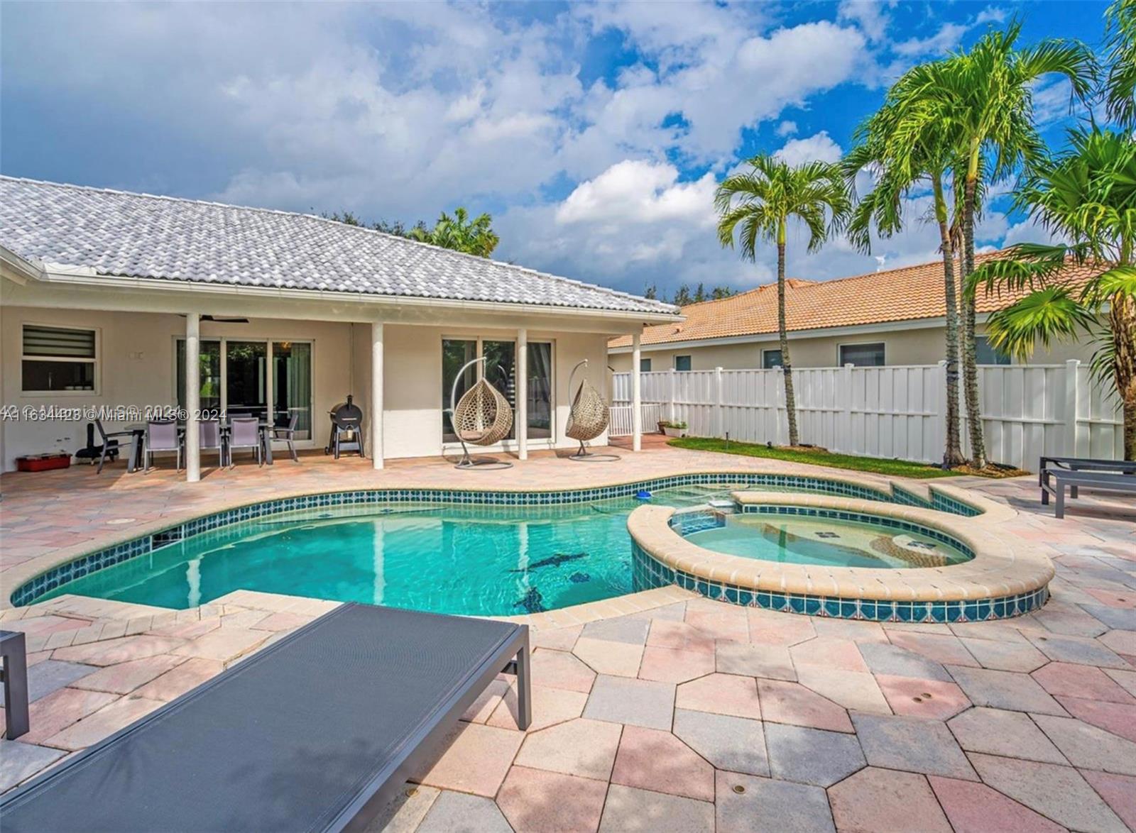 13264 Lakeside Ter