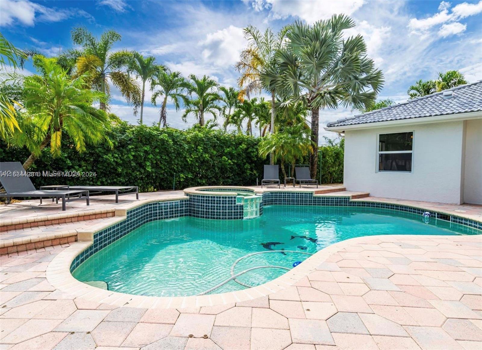 13264 Lakeside Ter