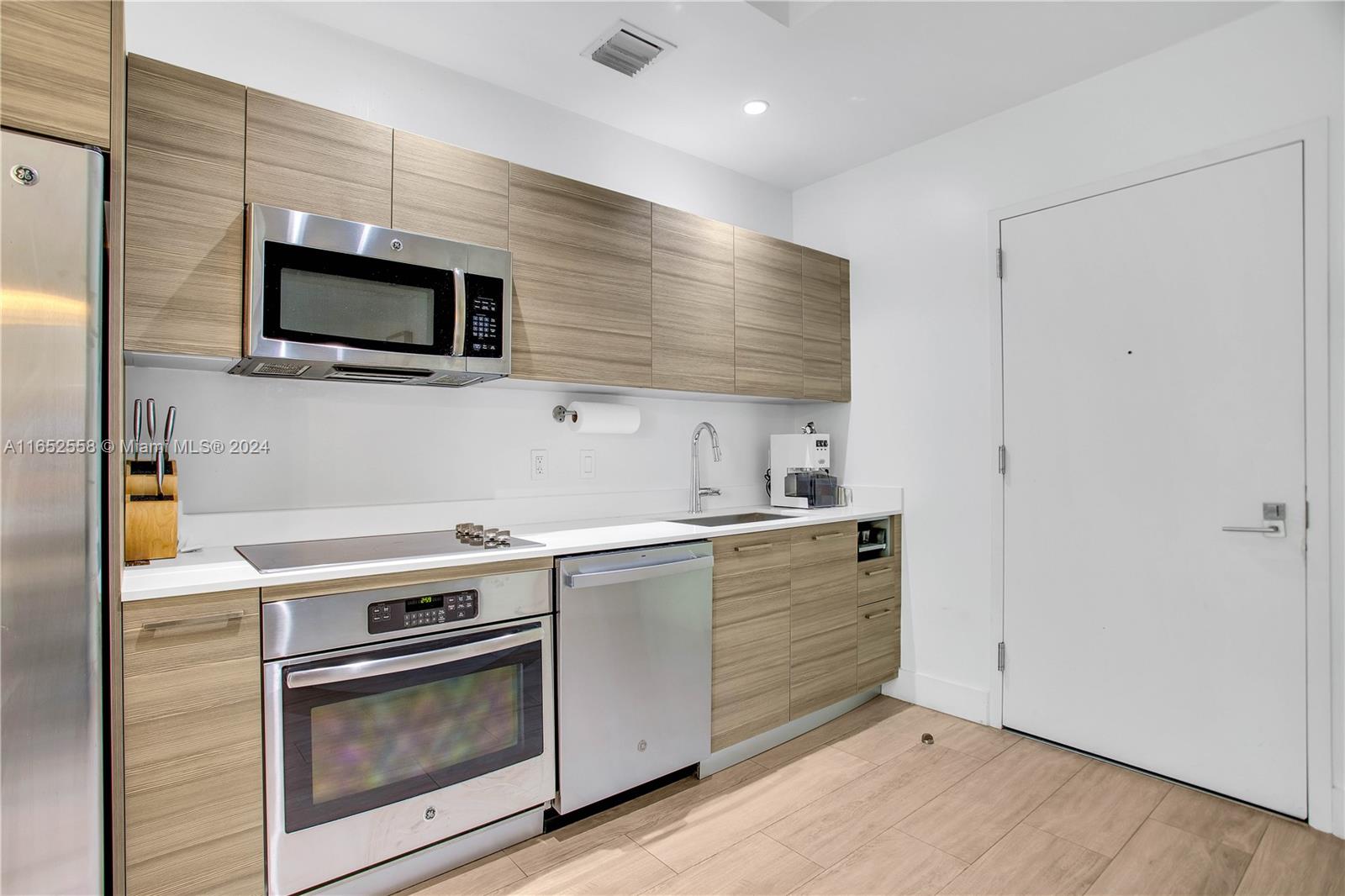 121 NE 34th St # L202