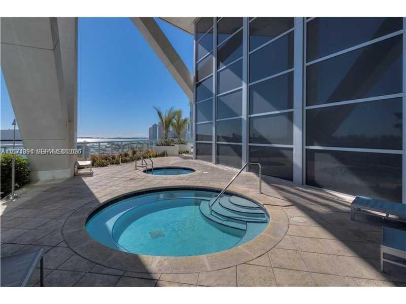 888 Biscayne Blvd # 1811