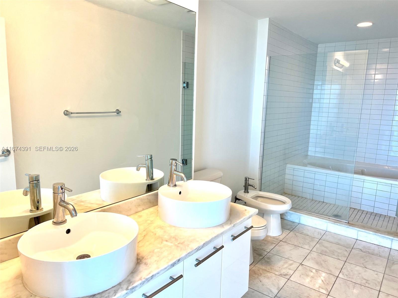 888 Biscayne Blvd # 1811