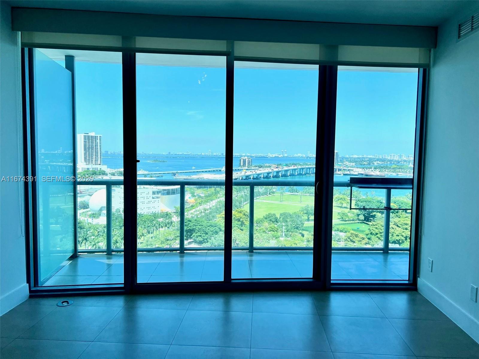 888 Biscayne Blvd # 1811