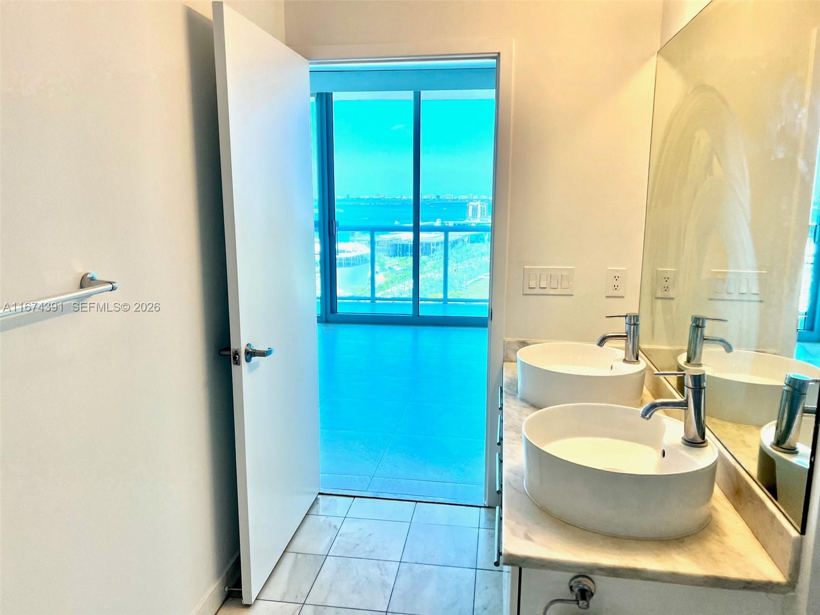 888 Biscayne Blvd # 1811