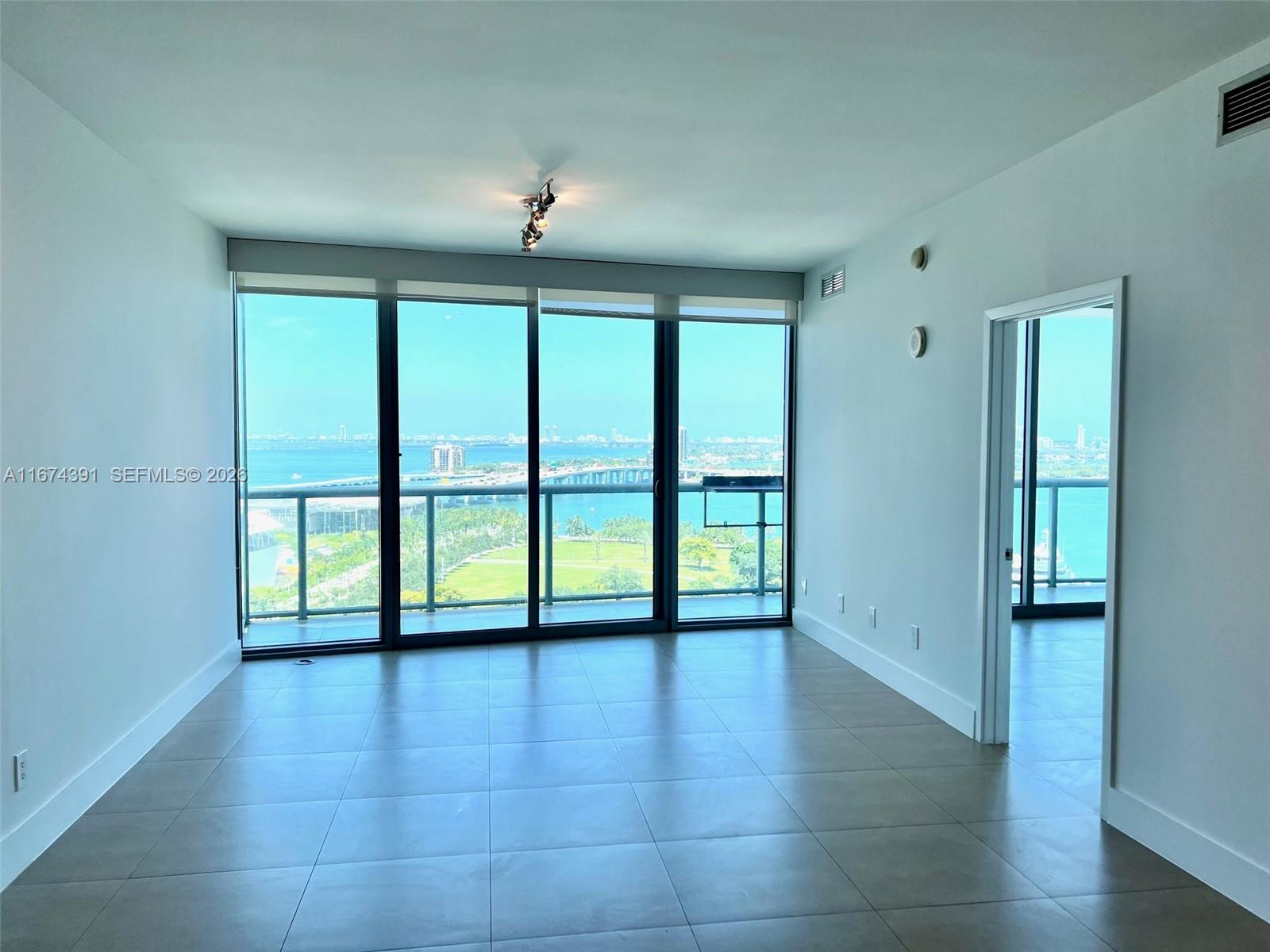 888 Biscayne Blvd # 1811