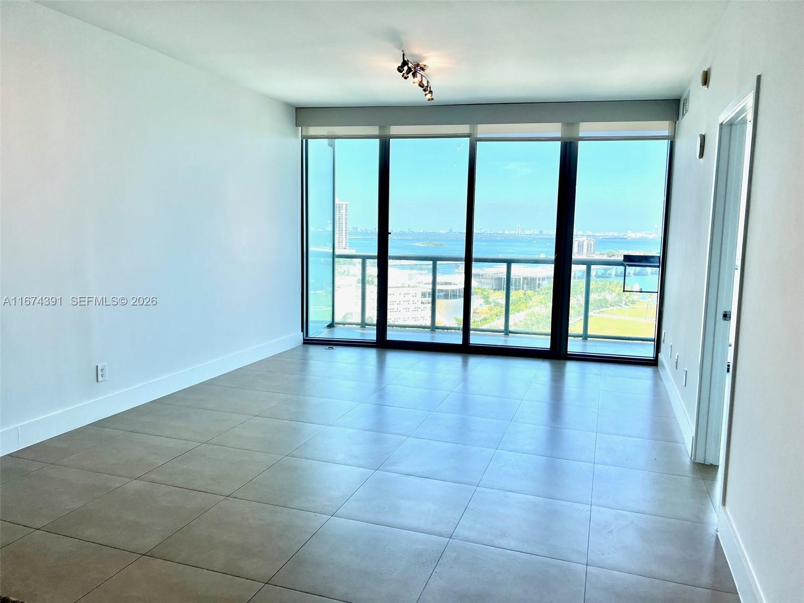 888 Biscayne Blvd # 1811