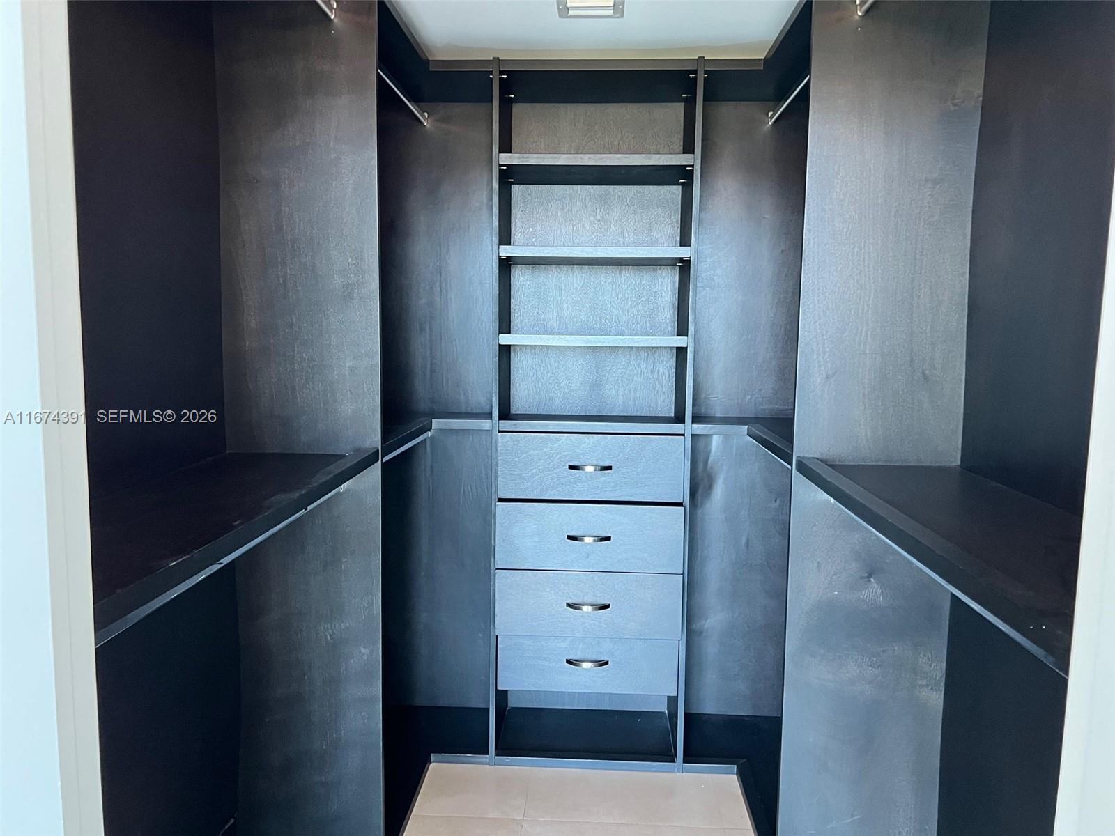 888 Biscayne Blvd # 1811