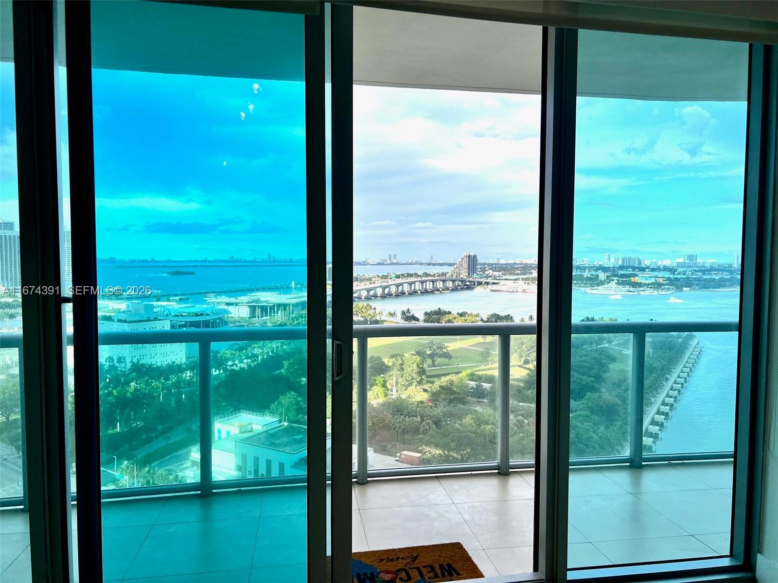 888 Biscayne Blvd # 1811