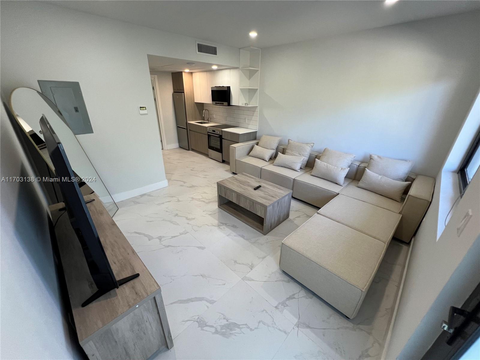 944 Jefferson Ave # 6