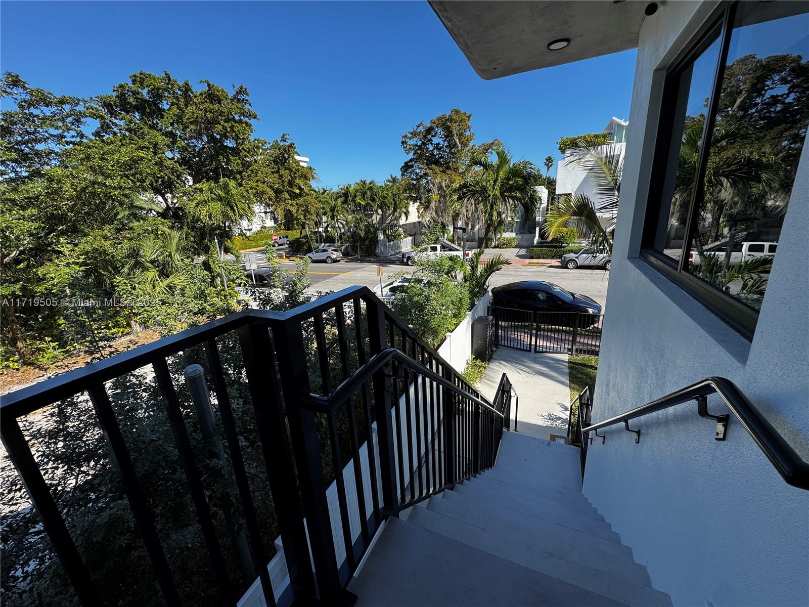 944 Jefferson Ave # 13