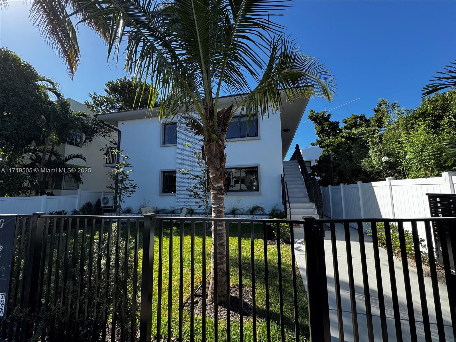 944 Jefferson Ave # 13