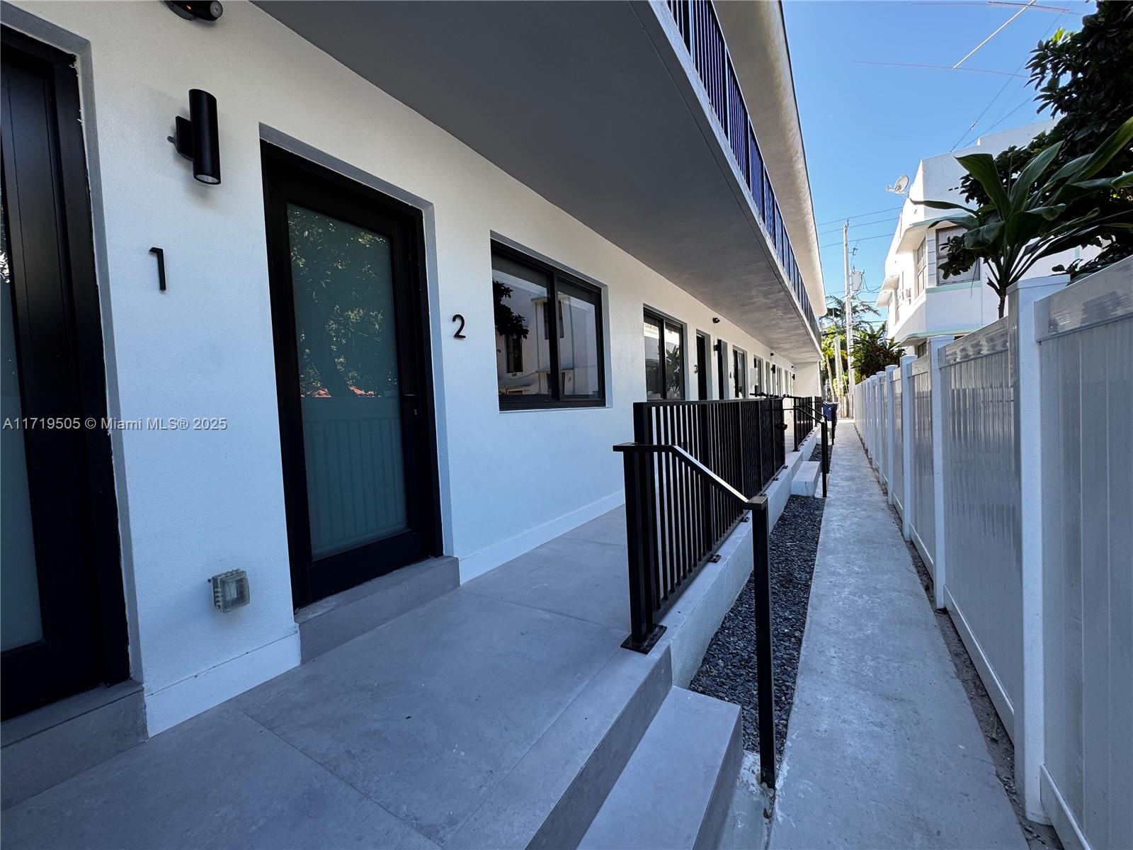 944 Jefferson Ave # 13