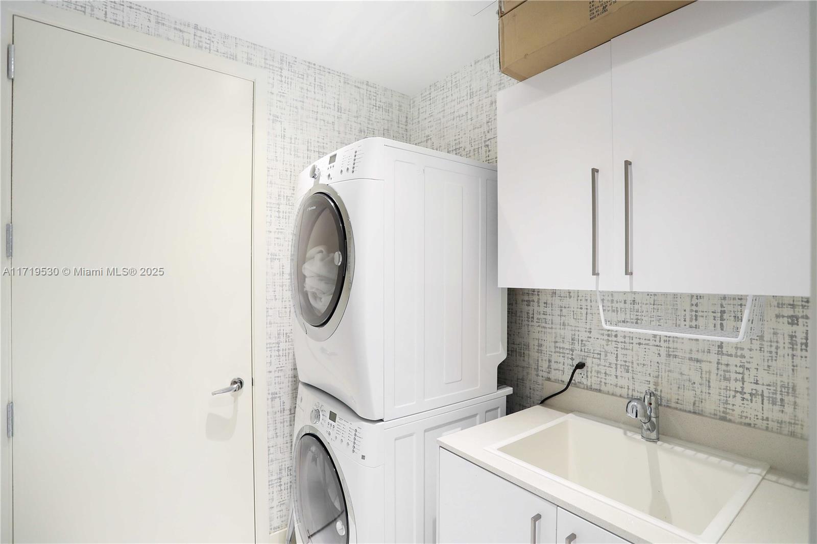 16901 Collins Ave # 3403