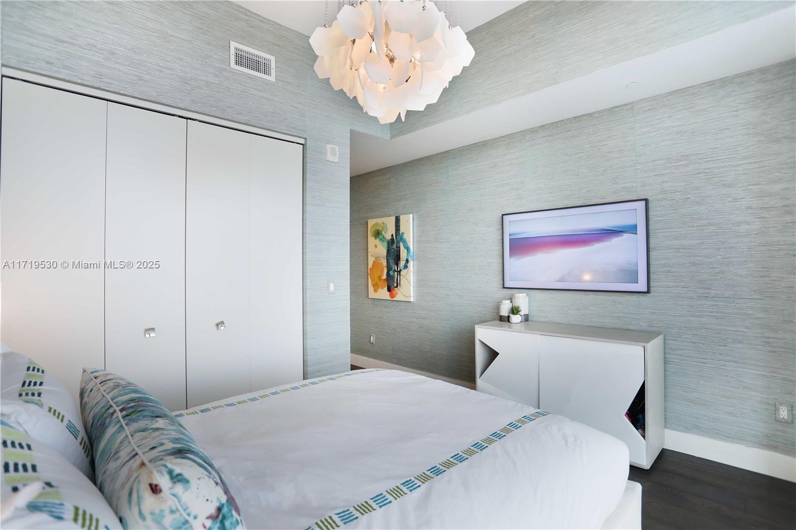 16901 Collins Ave # 3403