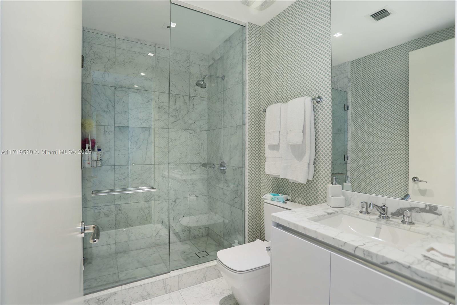 16901 Collins Ave # 3403