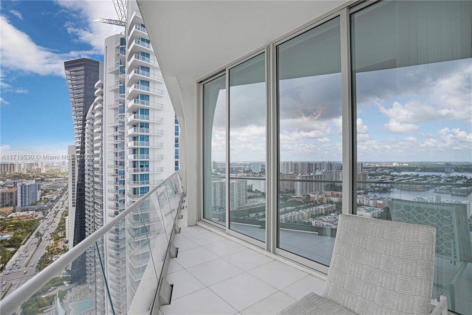 16901 Collins Ave # 3403