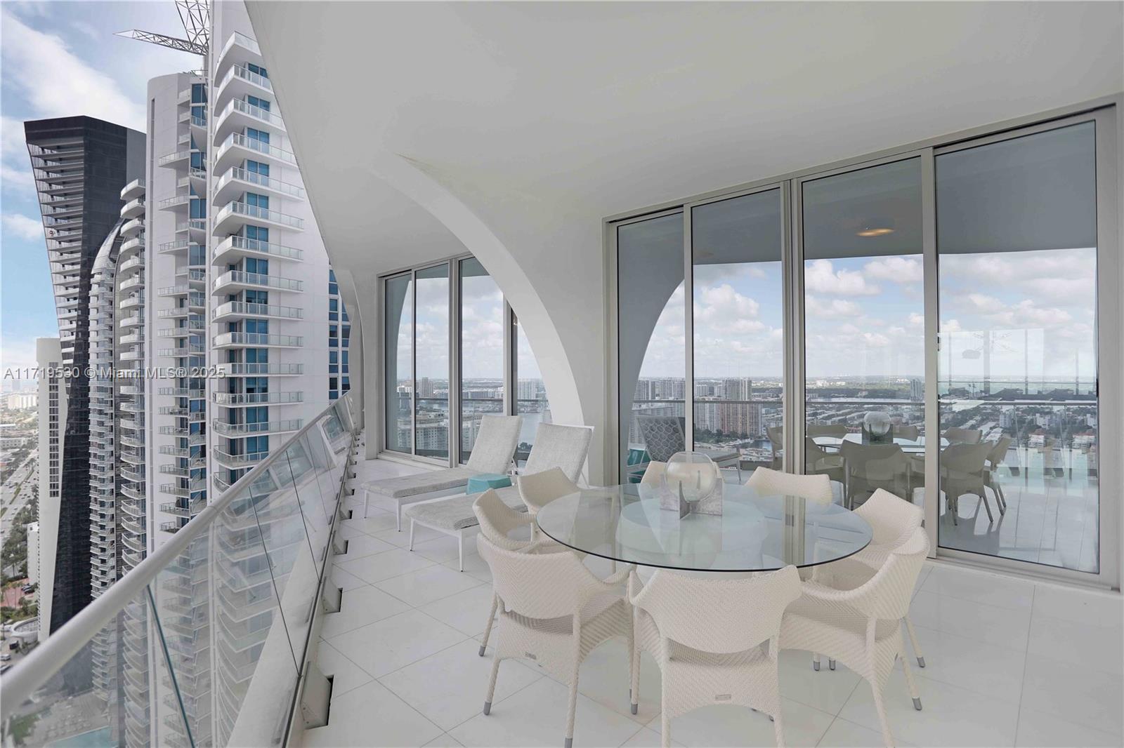 16901 Collins Ave # 3403