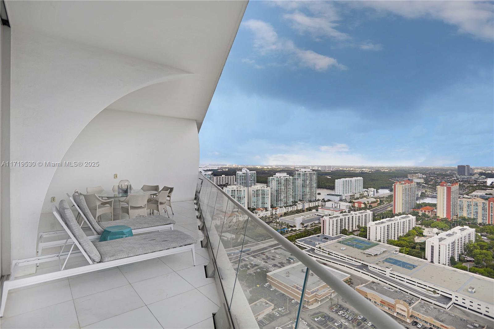16901 Collins Ave # 3403