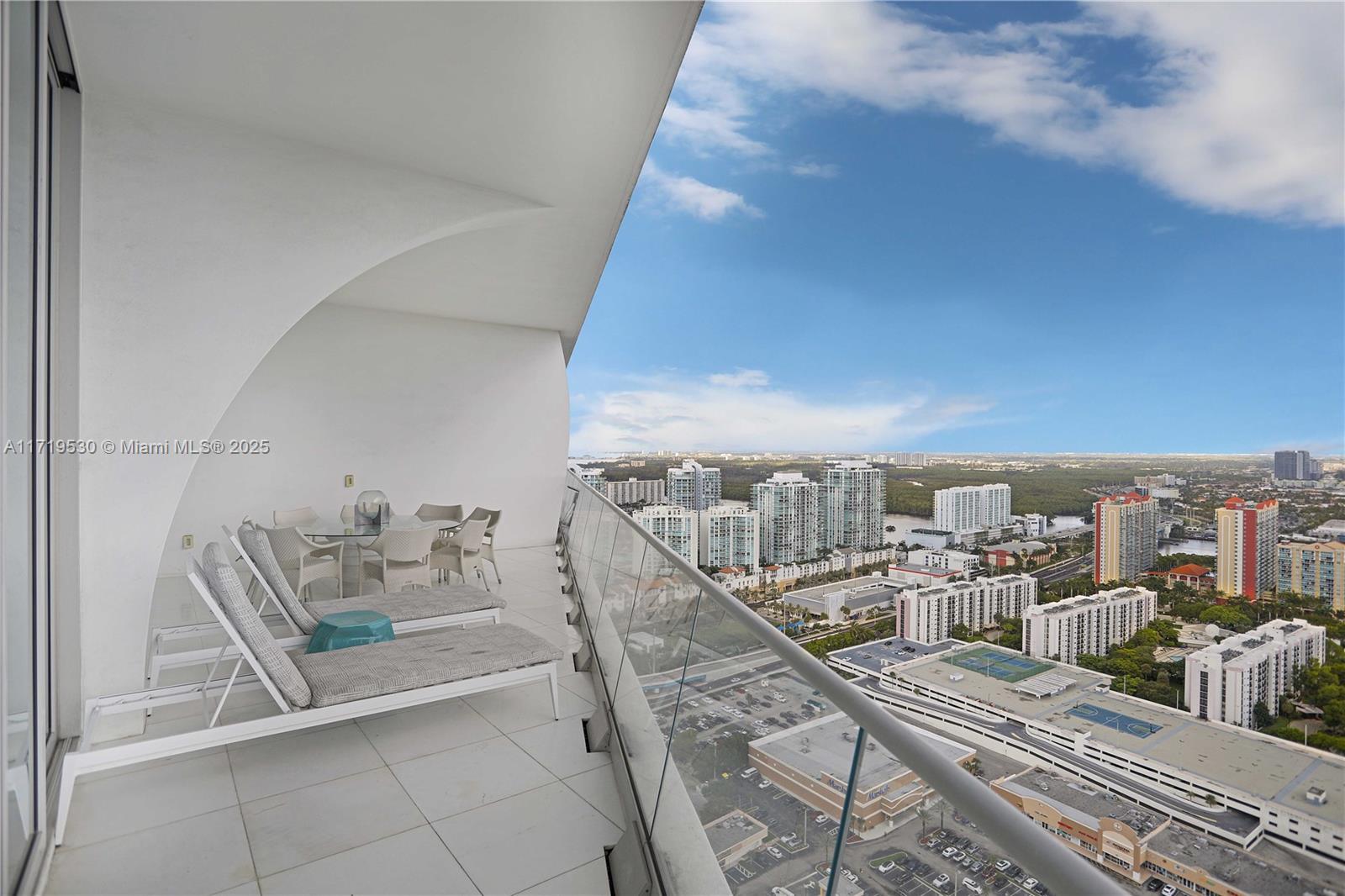 16901 Collins Ave # 3403