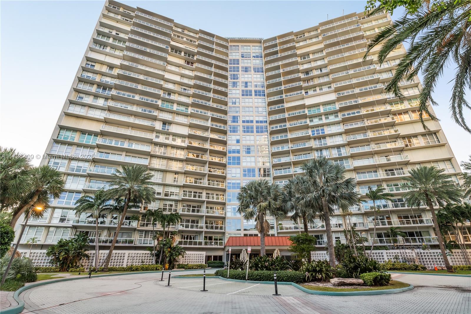2451 Brickell Ave # 18T