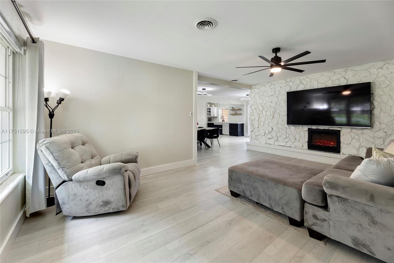 1970 SW 115th Ave