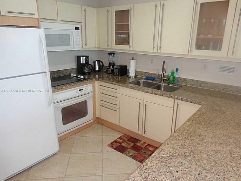 2301 COLLINS AV # 1221