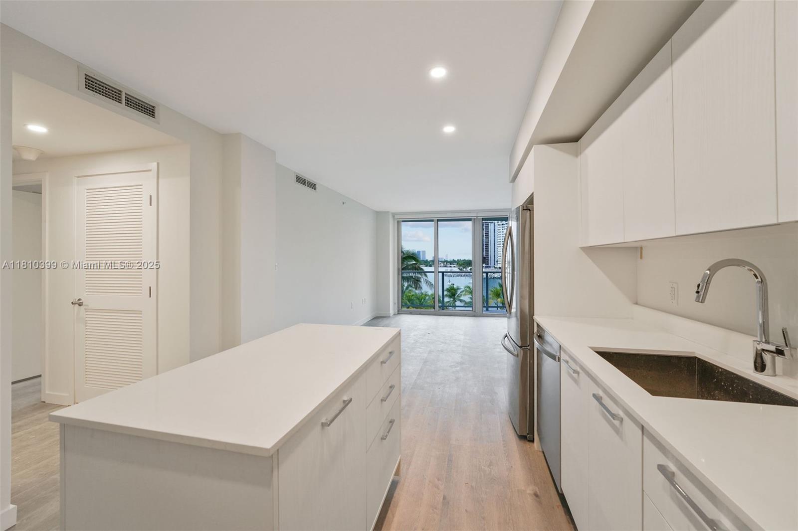 1500 Bay Rd # 0910 Unit: N-0910