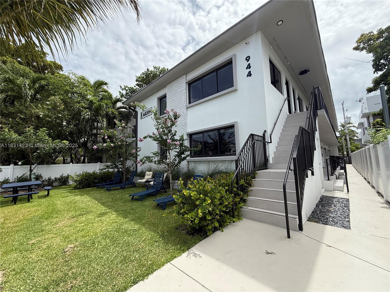 944 Jefferson Ave # 15