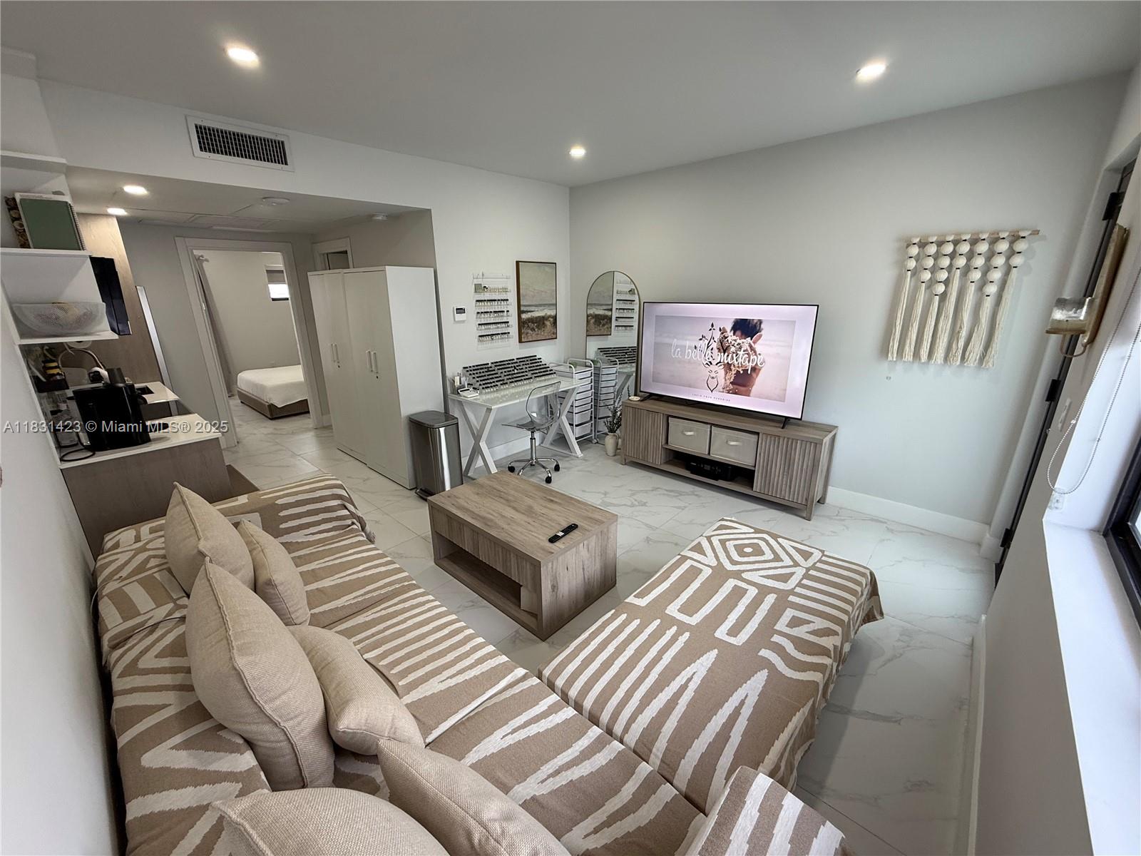 944 Jefferson Ave # 15