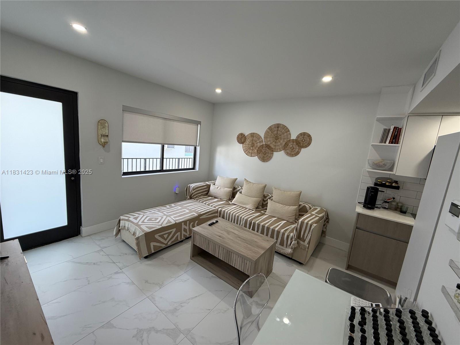 944 Jefferson Ave # 15