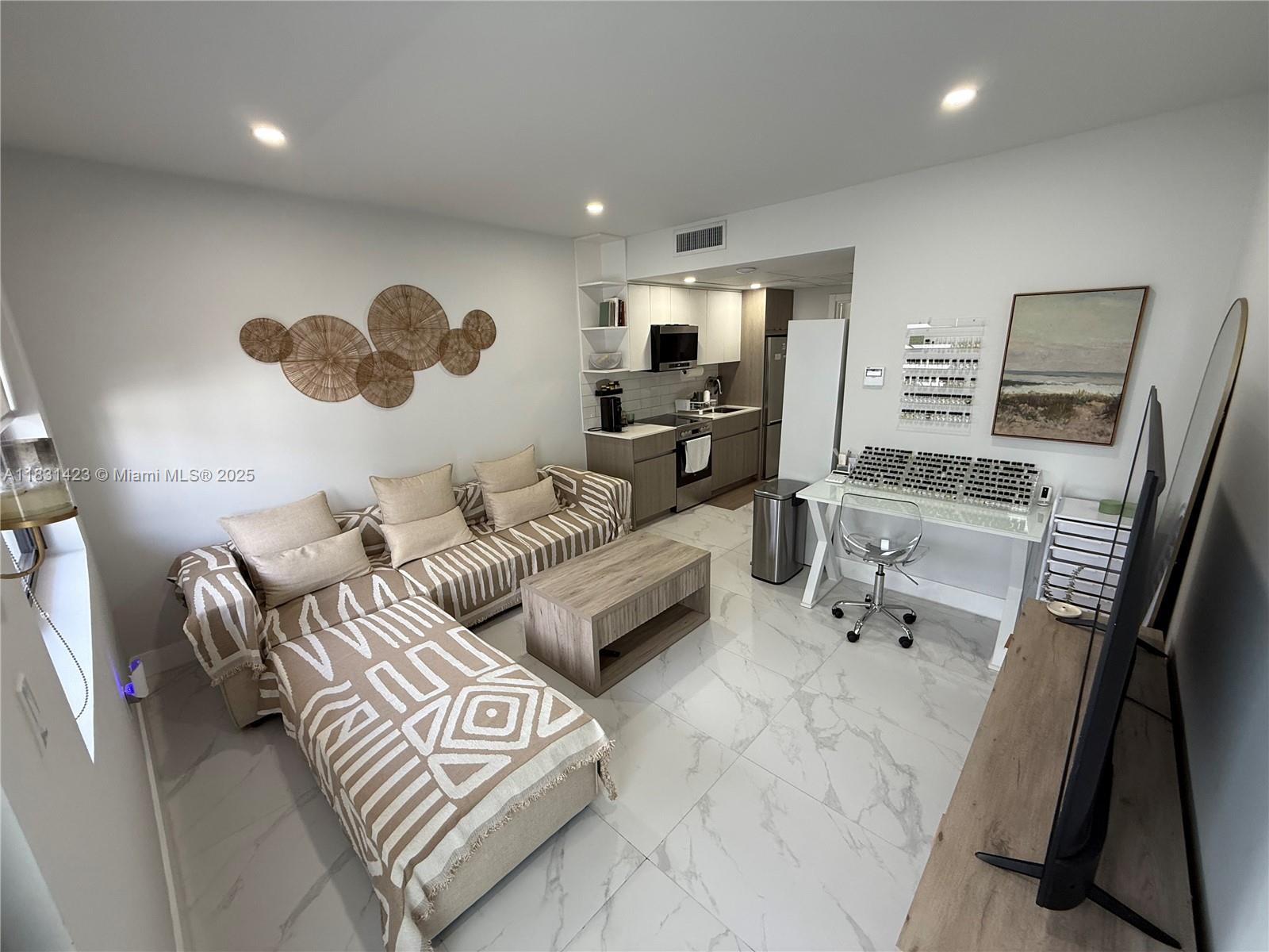 944 Jefferson Ave # 15