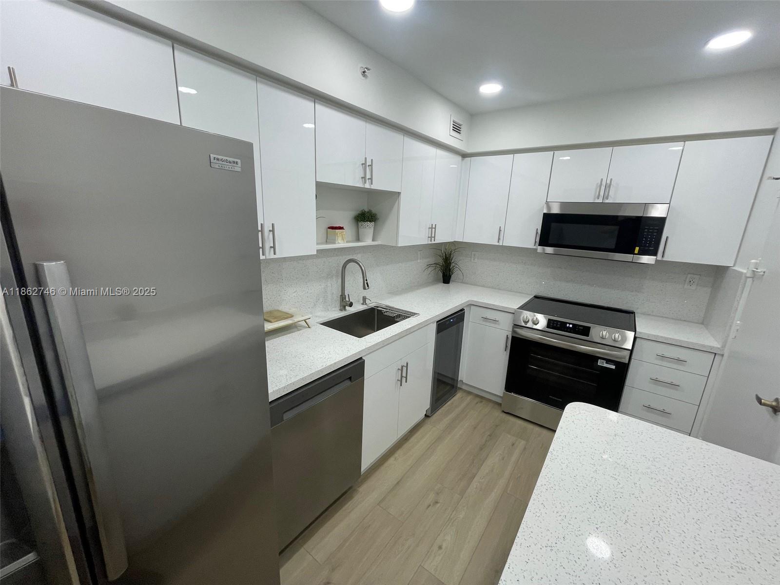 2501 S Ocean Dr Unit: 1233 (Available NOW)