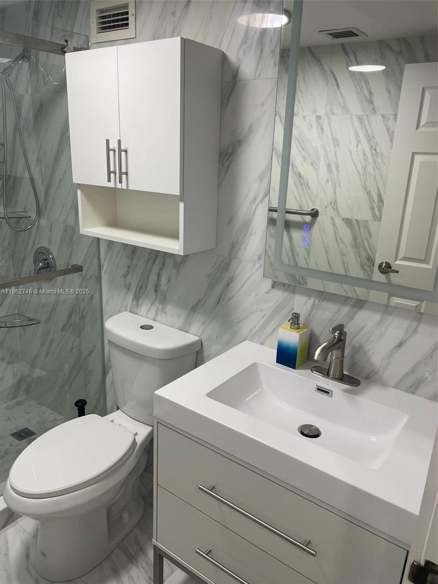 2501 S Ocean Dr Unit: 1233 (Available NOW)