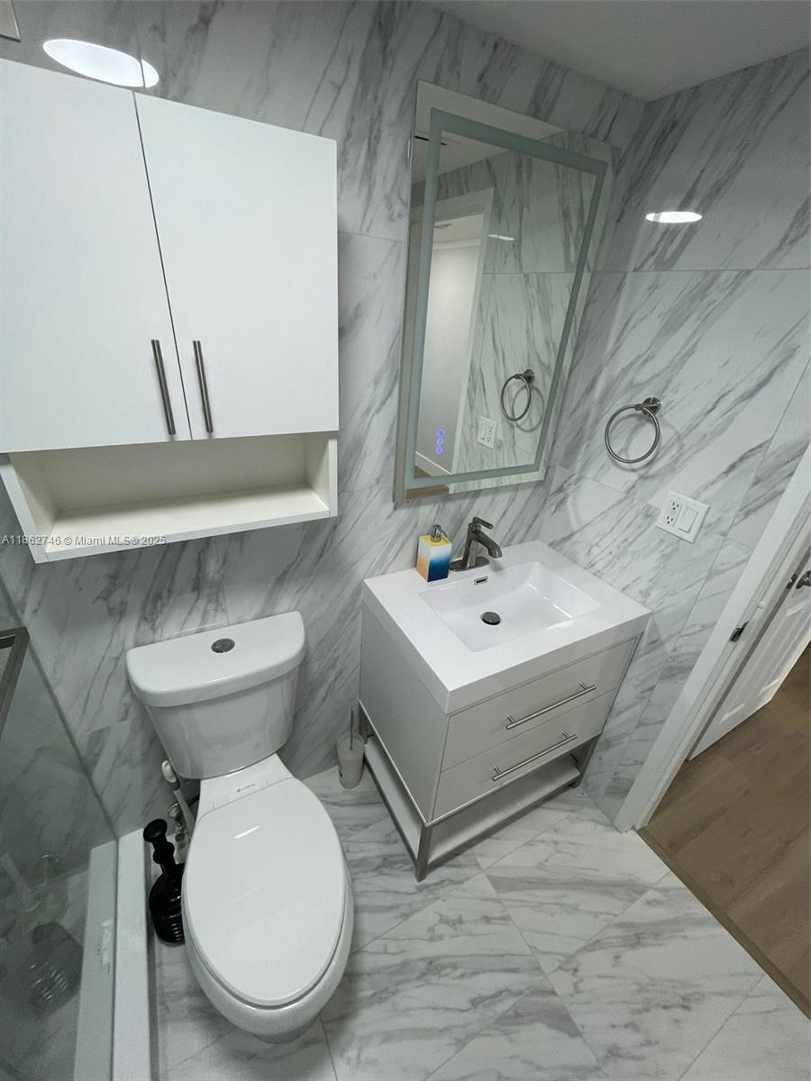 2501 S Ocean Dr Unit: 1233 (Available NOW)