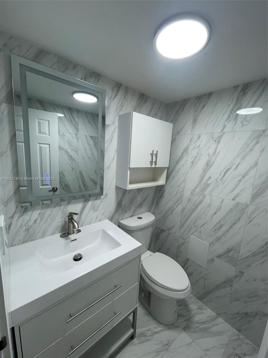 2501 S Ocean Dr Unit: 1233 (Available NOW)