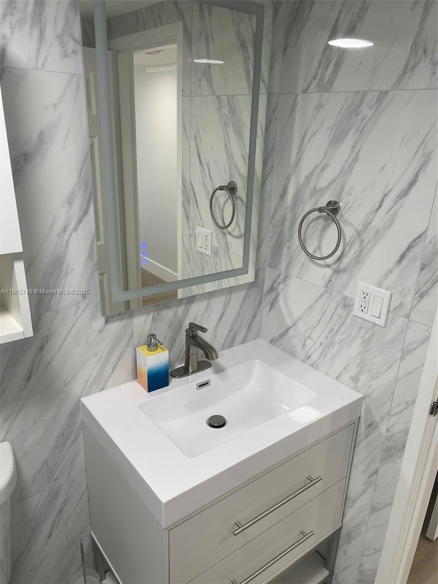 2501 S Ocean Dr Unit: 1233 (Available NOW)