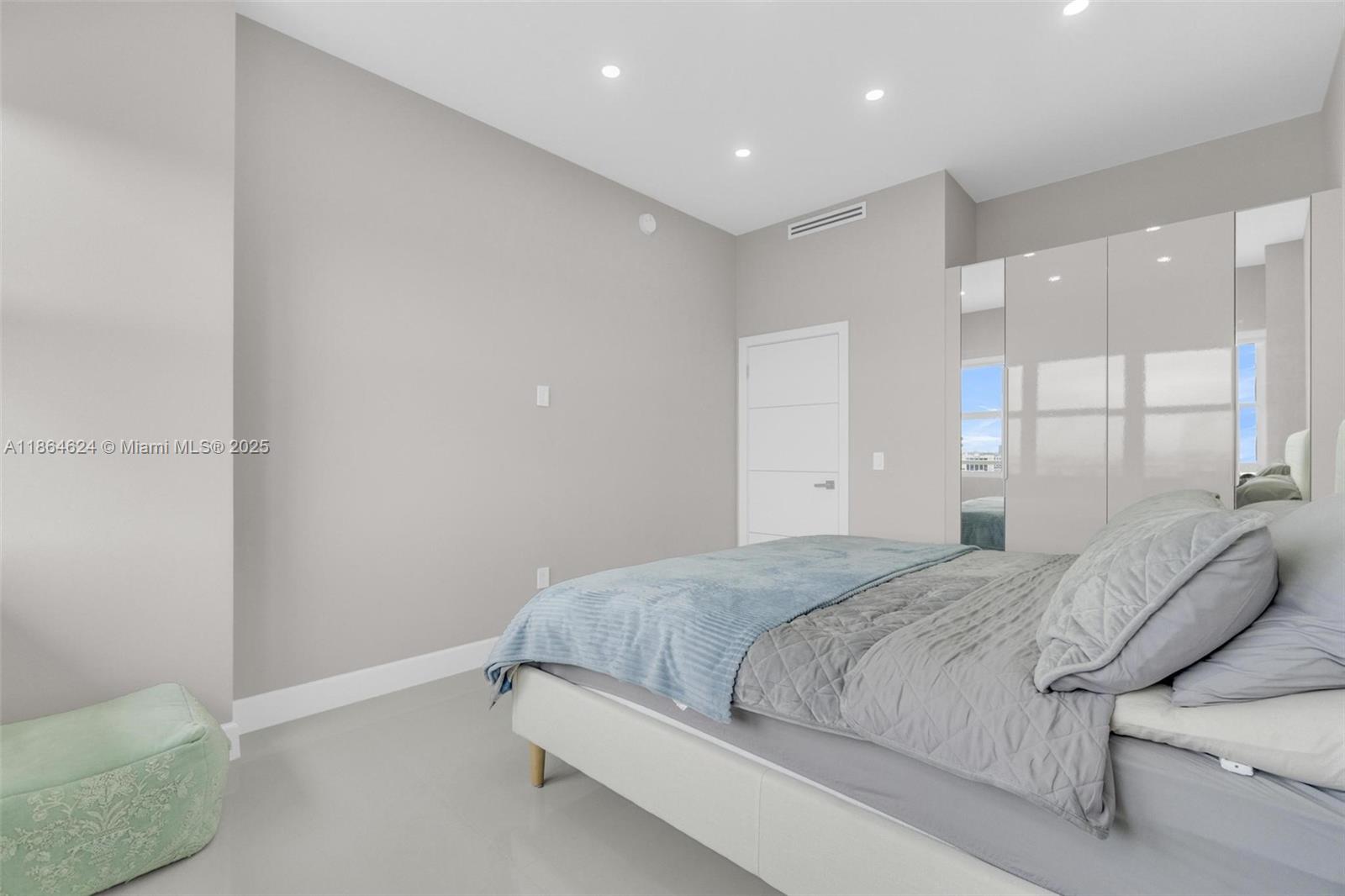 18011 Biscayne Blvd Unit: PH04