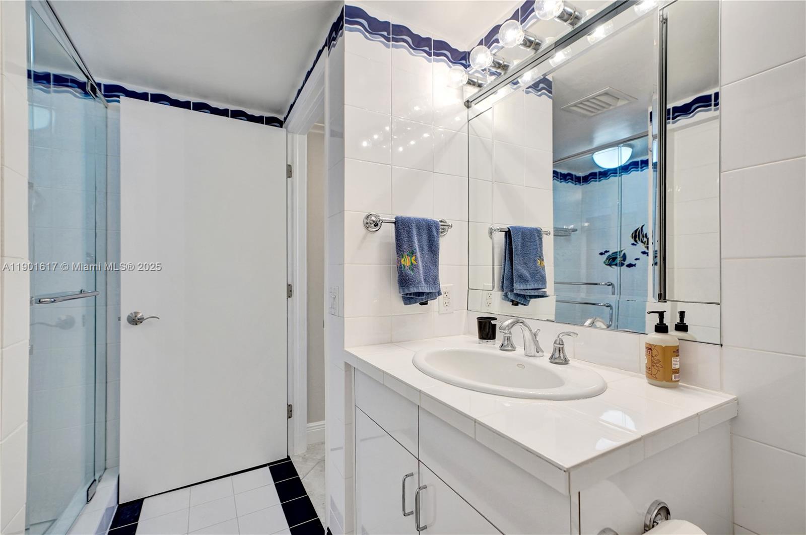 3610 Yacht Club Dr Unit: PH07