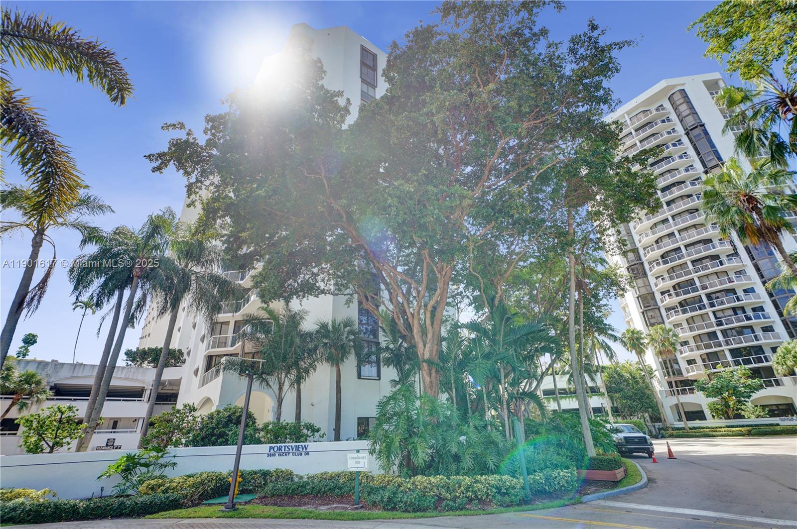 3610 Yacht Club Dr Unit: PH07