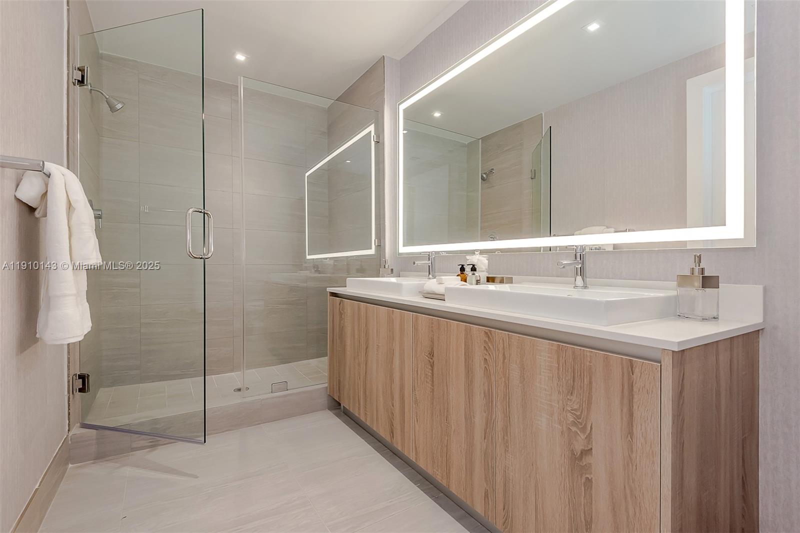 2960 NE 207th St # 1112