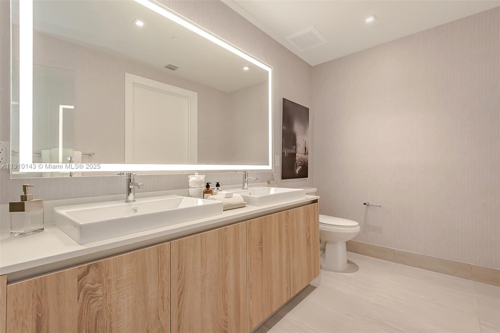 2960 NE 207th St # 1112