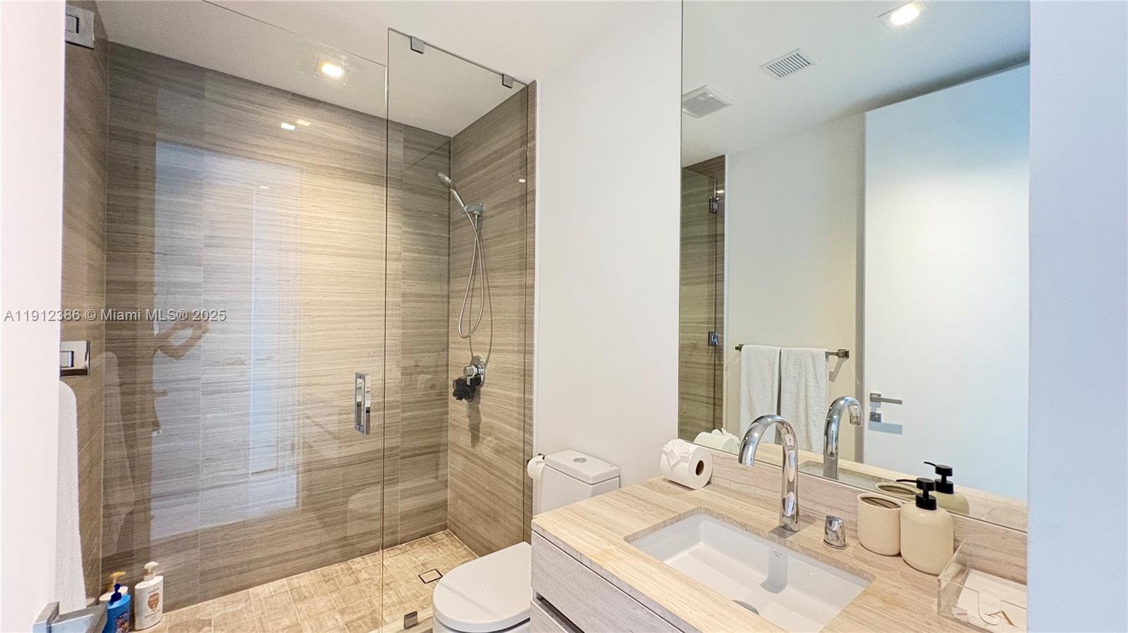 18975 Collins Ave # 905