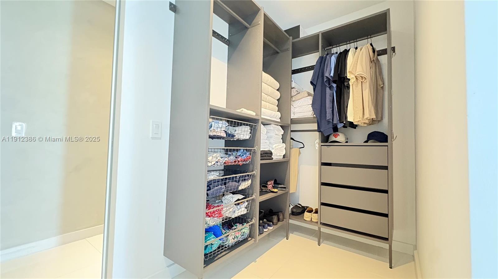 18975 Collins Ave # 905