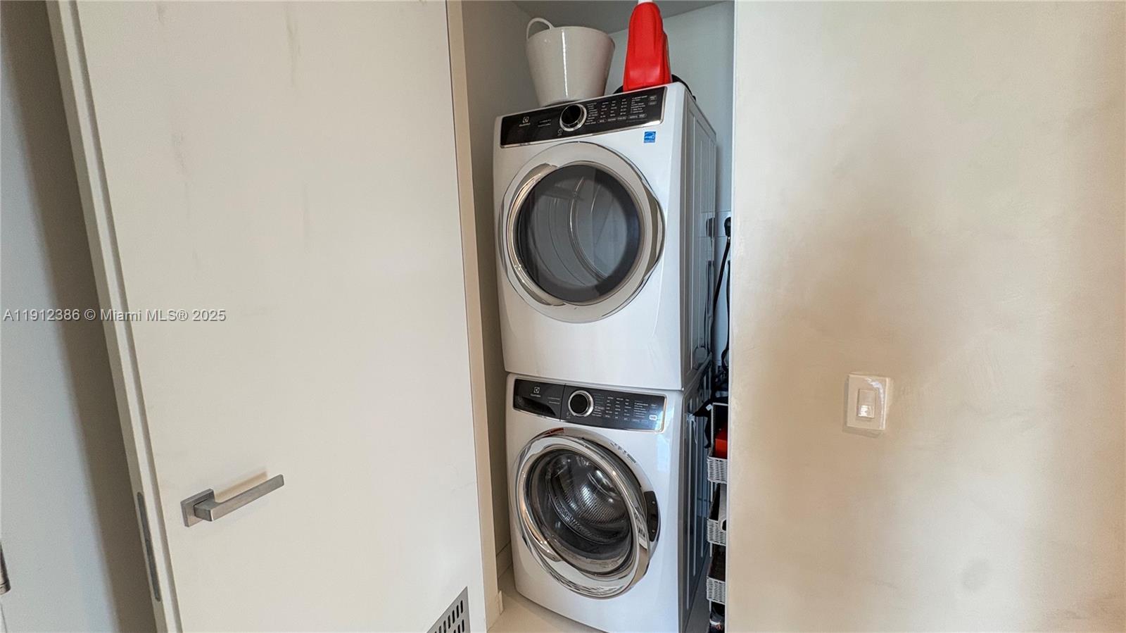 18975 Collins Ave # 905